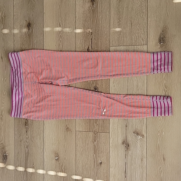 Under Armour Pants - Womens Under Armour striped leggings- size medium